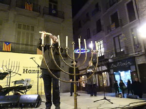 Nadal 2017. Encesa de les llums de Hanukk&agrave; a la pla&ccedil;a del Vi