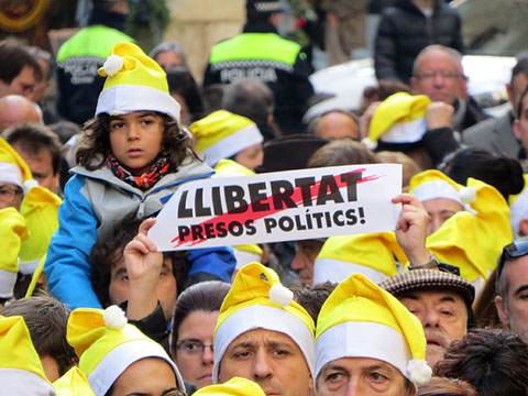 Pancartes a la pla&ccedil;a del Vi