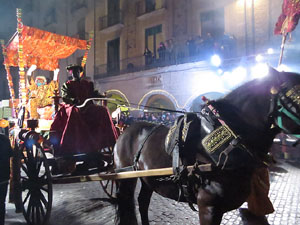 La Cavalcada de Reis 2018. Arribada del seguici a la pla&ccedil;a del Vi