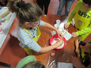 Nadal 2017. Taller de sufganiot, bunyols de Hanukk&agrave;, al Museu d'Hist&ograve;ria dels Jueus