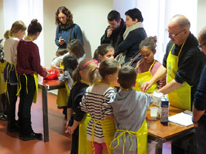 Nadal 2017. Taller de sufganiot, bunyols de Hanukk&agrave;, al Museu d'Hist&ograve;ria dels Jueus