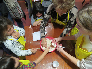 Nadal 2017. Taller de sufganiot, bunyols de Hanukk&agrave;, al Museu d'Hist&ograve;ria dels Jueus
