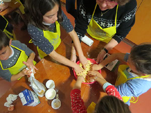Nadal 2017. Taller de sufganiot, bunyols de Hanukk&agrave;, al Museu d'Hist&ograve;ria dels Jueus