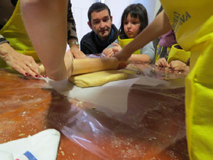 Nadal 2017. Taller de sufganiot, bunyols de Hanukk&agrave;, al Museu d'Hist&ograve;ria dels Jueus