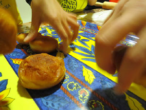 Nadal 2017. Taller de sufganiot, bunyols de Hanukk&agrave;, al Museu d'Hist&ograve;ria dels Jueus