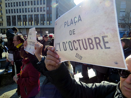 Canvi de nom de la pla&ccedil;a Constituci&oacute; per pla&ccedil;a de l'1 d'octubre