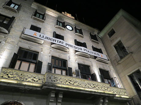 'R' de rep&uacute;blica. Acte per commemorar el primer mes de la proclamaci&oacute; de la Rep&uacute;blica, a la pla&ccedil;a del Vi