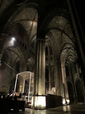 Interior de la nau g&ograve;tica durant el concert
