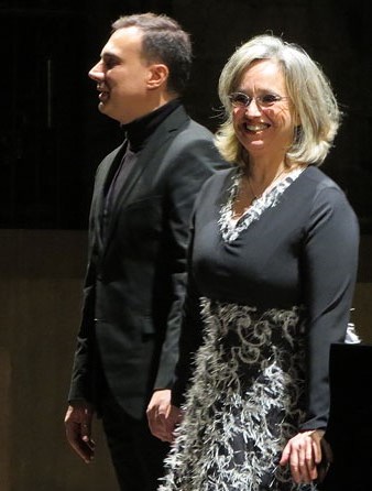 Carles Lama i Sofia Cabruja saludant al final de l'actuaci&oacute;
