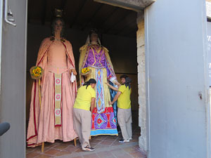 Toc de rams. Canvi dels rams de flors de les gegantes de Girona
