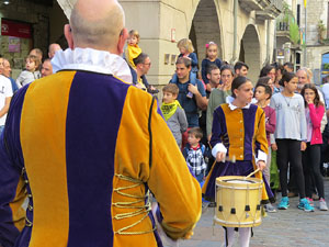 Toc de rams. Canvi dels rams de flors de les gegantes de Girona
