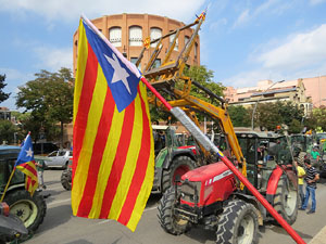 Marxa pagesa. Concentraci&oacute; de 500 tractors als carrers de Girona