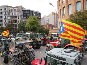 Marxa pagesa. Concentraci&oacute; de 500 tractors als carrers de Girona