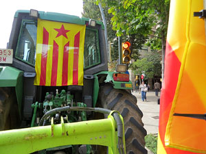 Marxa pagesa. Concentraci&oacute; de 500 tractors als carrers de Girona