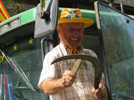 Marxa pagesa. Concentraci&oacute; de 500 tractors als carrers de Girona