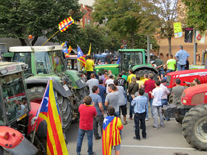Marxa pagesa. Concentraci&oacute; de 500 tractors als carrers de Girona