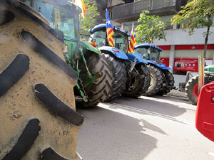 Marxa pagesa. Concentraci&oacute; de 500 tractors als carrers de Girona