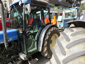 Marxa pagesa. Concentraci&oacute; de 500 tractors als carrers de Girona