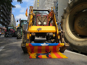 Marxa pagesa. Concentraci&oacute; de 500 tractors als carrers de Girona