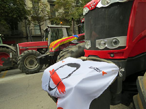 Marxa pagesa. Concentraci&oacute; de 500 tractors als carrers de Girona