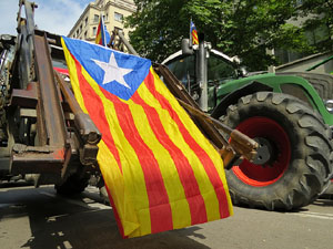 Marxa pagesa. Concentraci&oacute; de 500 tractors als carrers de Girona