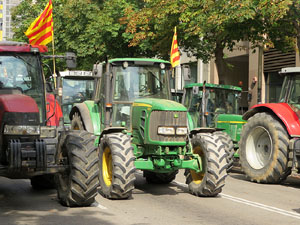 Marxa pagesa. Concentraci&oacute; de 500 tractors als carrers de Girona