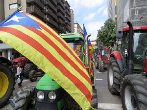 Marxa pagesa. Concentraci&oacute; de 500 tractors als carrers de Girona