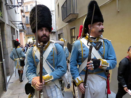 X Festa Reviu els Setges Napole&ograve;nics de Girona. Desfilada pels carrers de Girona