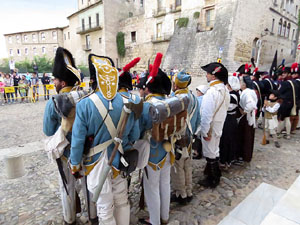 X Festa Reviu els Setges Napole&ograve;nics de Girona. Presentaci&oacute; a la pla&ccedil;a de Sant Dom&egrave;nec