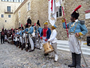X Festa Reviu els Setges Napole&ograve;nics de Girona. Presentaci&oacute; a la pla&ccedil;a de Sant Dom&egrave;nec