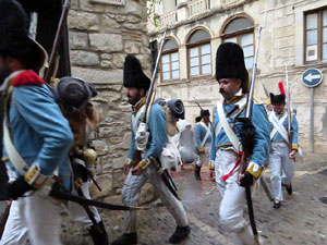 X Festa Reviu els Setges Napole&ograve;nics de Girona. Presentaci&oacute; a la pla&ccedil;a de Sant Dom&egrave;nec