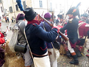 X Festa Reviu els Setges Napole&ograve;nics de Girona. Combat a la pla&ccedil;a dels Ap&ograve;stols