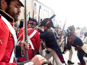 X Festa Reviu els Setges Napole&ograve;nics de Girona. Combat a la pla&ccedil;a dels Ap&ograve;stols