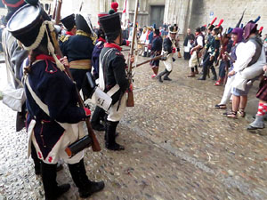 X Festa Reviu els Setges Napole&ograve;nics de Girona. Combat a la pla&ccedil;a dels Ap&ograve;stols