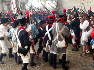 X Festa Reviu els Setges Napole&ograve;nics de Girona. Combat a la pla&ccedil;a dels Ap&ograve;stols