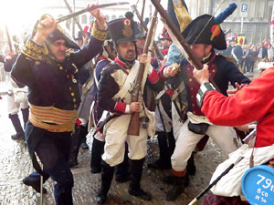 X Festa Reviu els Setges Napole&ograve;nics de Girona. Combat a la pla&ccedil;a dels Ap&ograve;stols