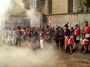X Festa Reviu els Setges Napole&ograve;nics de Girona. Combat a la pla&ccedil;a dels Ap&ograve;stols