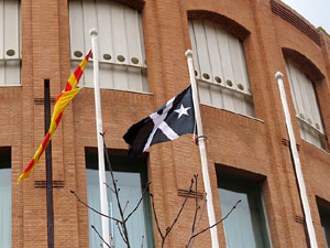 Concentraci&oacute; 'Puigdemont President' davant la Subdelegaci&oacute; del Govern a Jaume I