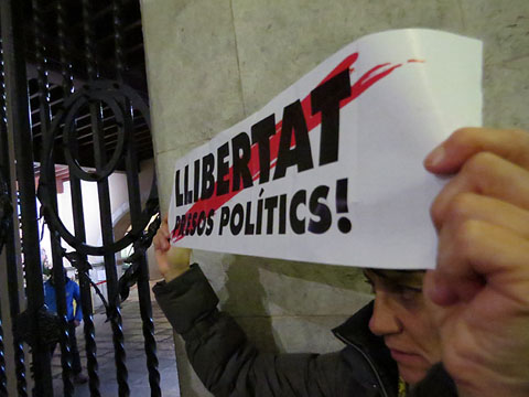 La concentraci&oacute; a la pla&ccedil;a del Vi