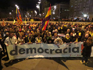 Concentraci&oacute; 'S&iacute; a la Rep&uacute;blica i al Govern leg&iacute;tim'