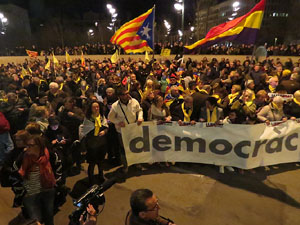 Concentraci&oacute; 'S&iacute; a la Rep&uacute;blica i al Govern leg&iacute;tim'