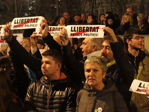 Concentraci&oacute; 'S&iacute; a la Rep&uacute;blica i al Govern leg&iacute;tim'