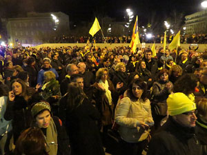 Concentraci&oacute; 'S&iacute; a la Rep&uacute;blica i al Govern leg&iacute;tim'