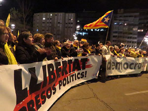 Concentraci&oacute; 'S&iacute; a la Rep&uacute;blica i al Govern leg&iacute;tim'