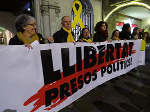 Concentraci&oacute; per la llibertat dels presos pol&iacute;tics a la pla&ccedil;a del Vi