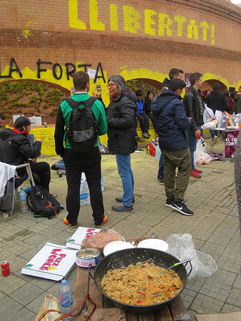 Concentraci&oacute; davant la subdelegaci&oacute; del Gobierno