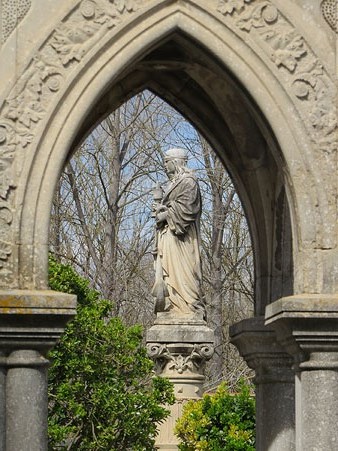 Detall de la tomba de Jaume Reg&agrave;s