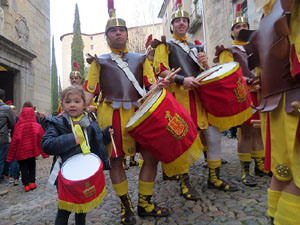 Setmana Santa 2018 a Girona. Sortida dels Manaies per lliurar el Pen&oacute;