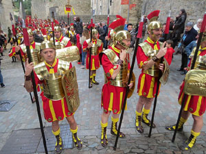 Setmana Santa 2018 a Girona. Sortida dels Manaies per lliurar el Pen&oacute;