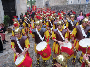 Setmana Santa 2018 a Girona. Sortida dels Manaies per lliurar el Pen&oacute;
